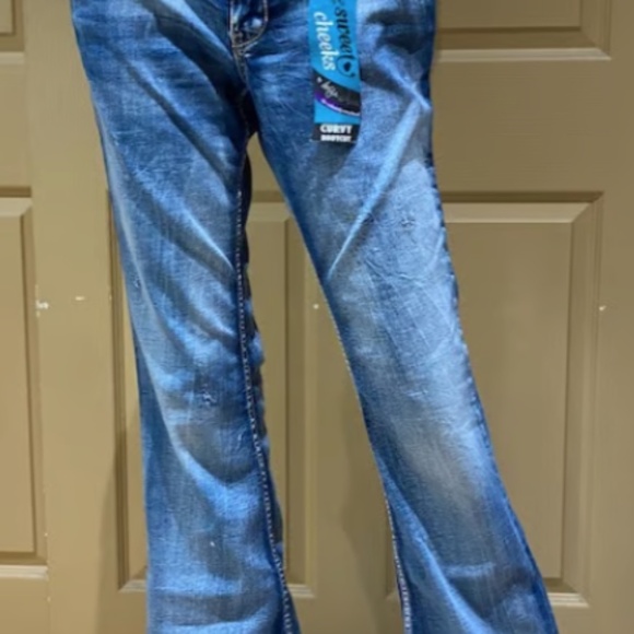 NWT ARIYA " Sweet Cheeks Juniors/Women's Jean size 11/12 - Picture 1 of 4